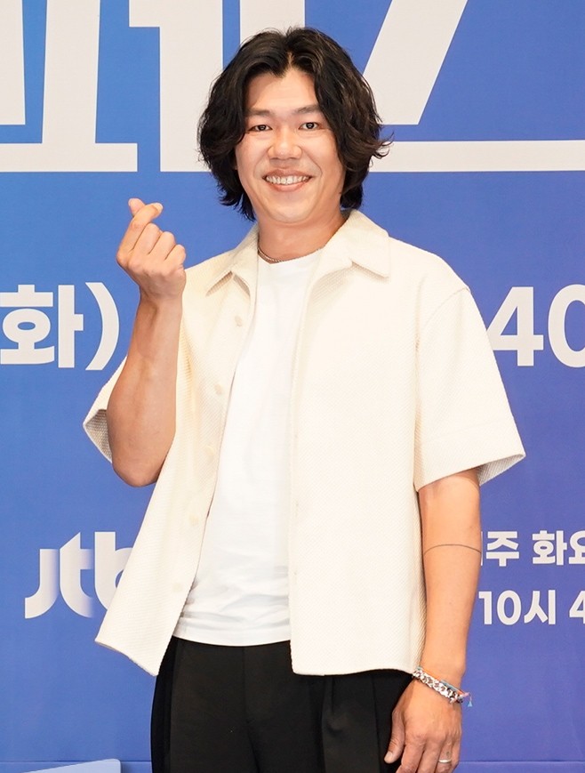 Lee Sang-soon Has Missed 8 Radio Broadcasts and His Agency Has Nothing to Say