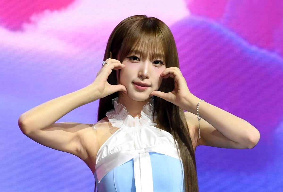 Choi Ye-na Has ~20 Scheduled Appearances and Is Designing Every Stage Herself