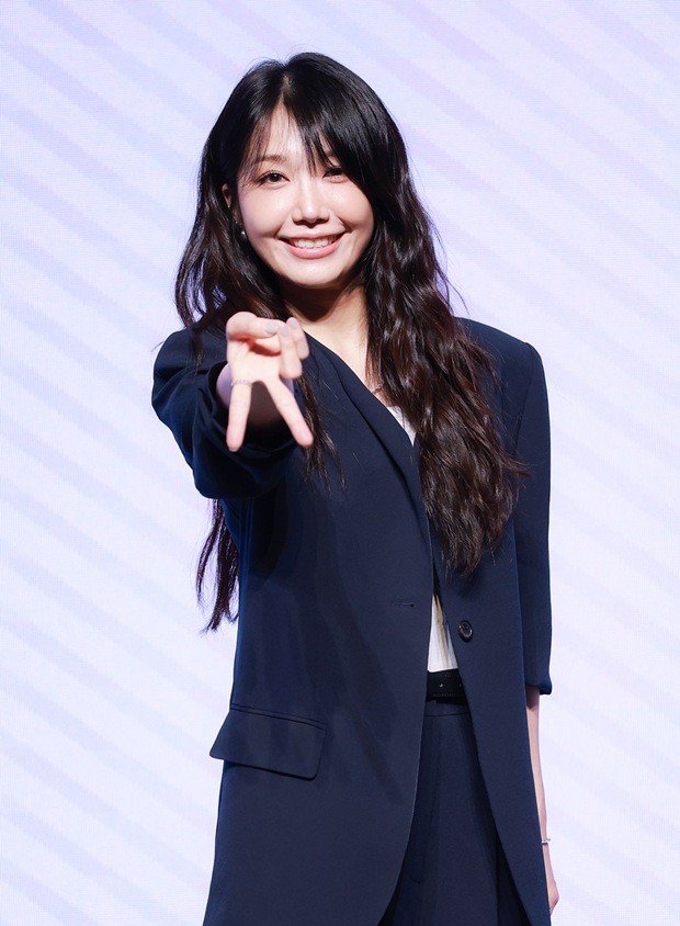 Jung Eun-ji's Bold Comeback: New Album 'Summer, I' Reveals Vocal Growth and Heartfelt Challenges