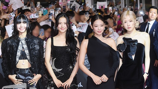 BLACKPINK's Full Lineup Reunites for 10th Anniversary After 13 Months Apart