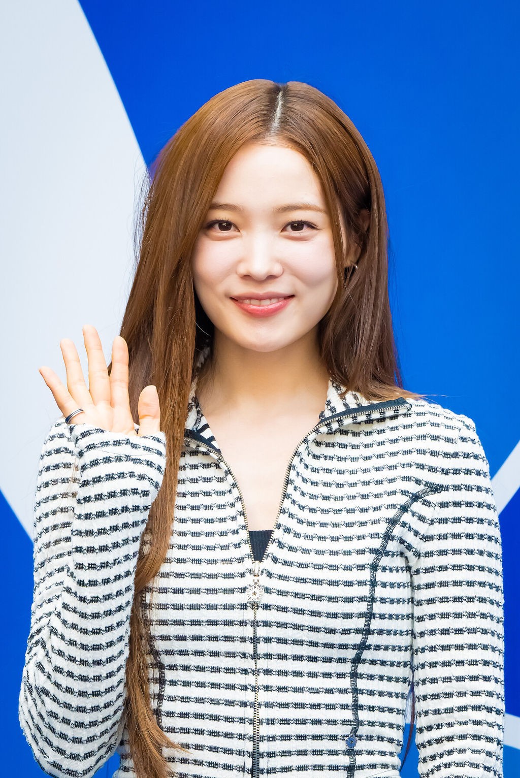 Song Ji-eun's In-Laws Accused of Playing Favorites, and Actor Yoon So-hee Is Taking the Heat
