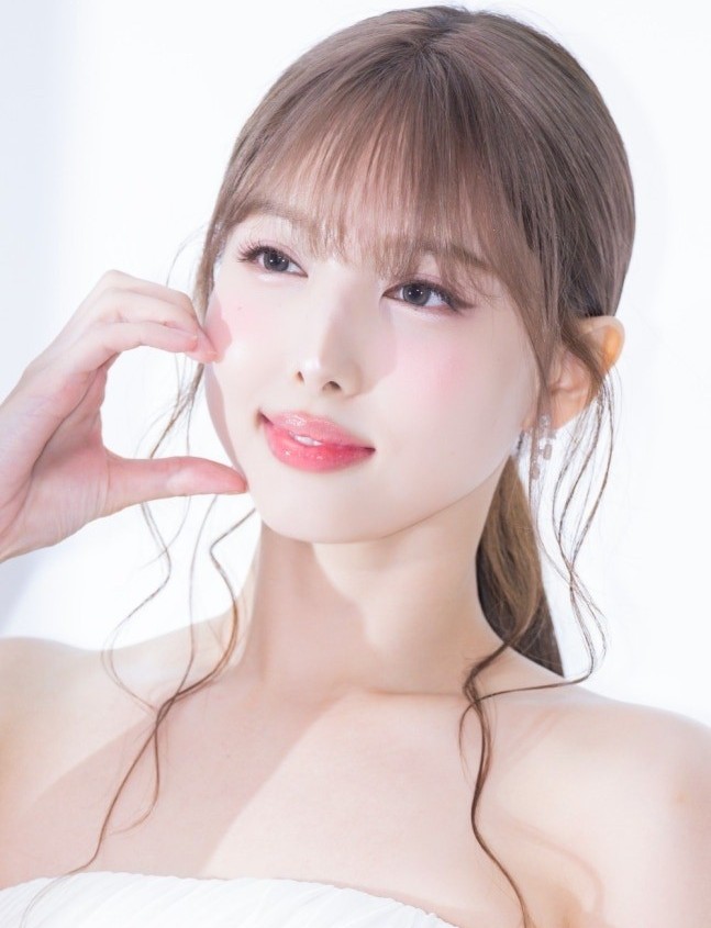 TWICE's Nayeon Drops Bye Bye Inhibitions With DJ Alok After Rock in Rio Surprise Reveal