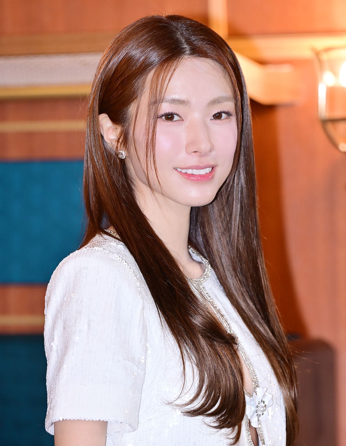 Ha Young's Apology Draws Likes From Her Directors, and That's Made Things Worse