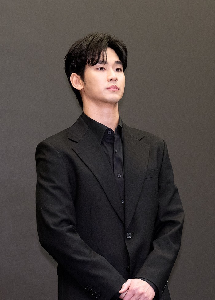Kim Soo-hyun's Agency Says Police Sent 4 People Tied to Kim Sae-ron Case to Prosecutors