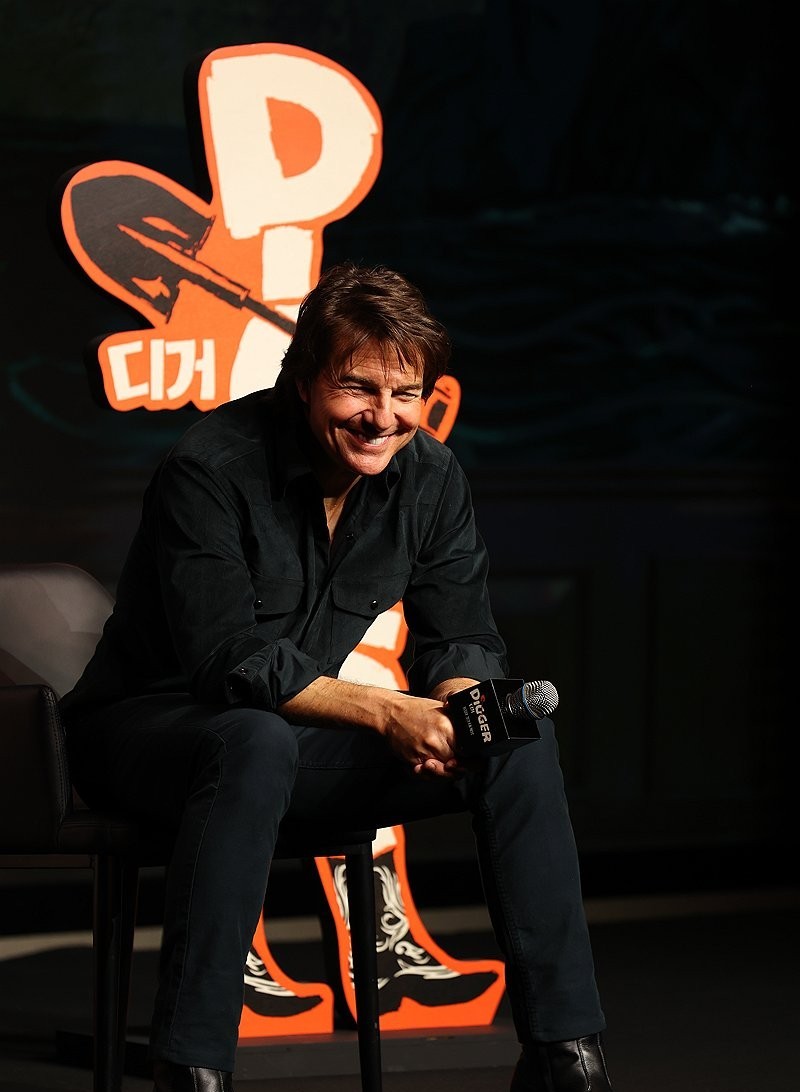 Tom Cruise Makes His 13th Korea Visit Unrecognizable as a Greedy Oil Tycoon