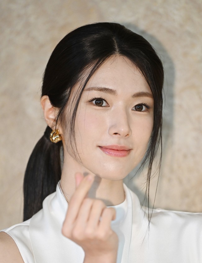 Ha-young's Family Legacy Unveiled: Medical Accomplishments of Her Grandfather Amid Ancestry Allegations
