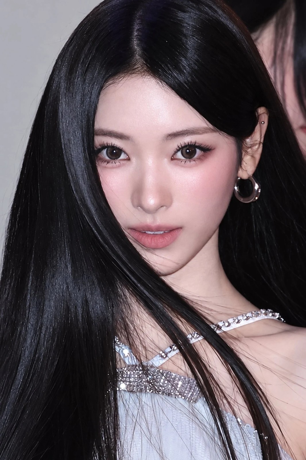 10 Fan Reactions to the Dark Eyebrow Return, From NingNing to MEOVV's Anna