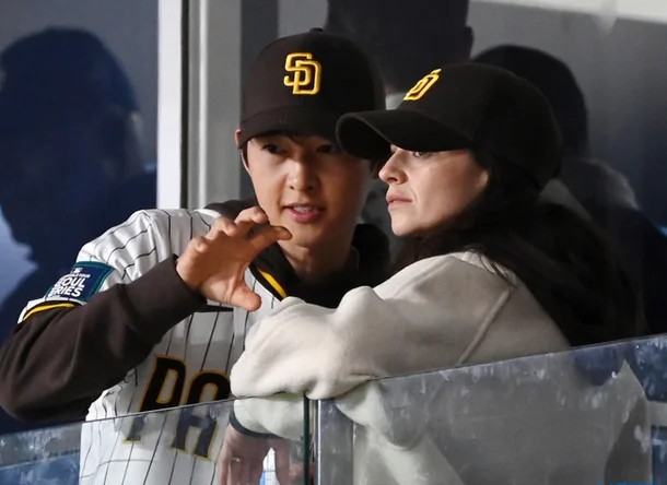 Three Months After Fake Divorce Claims, Song Joong-Ki and Katy Harvest Olives in Italy