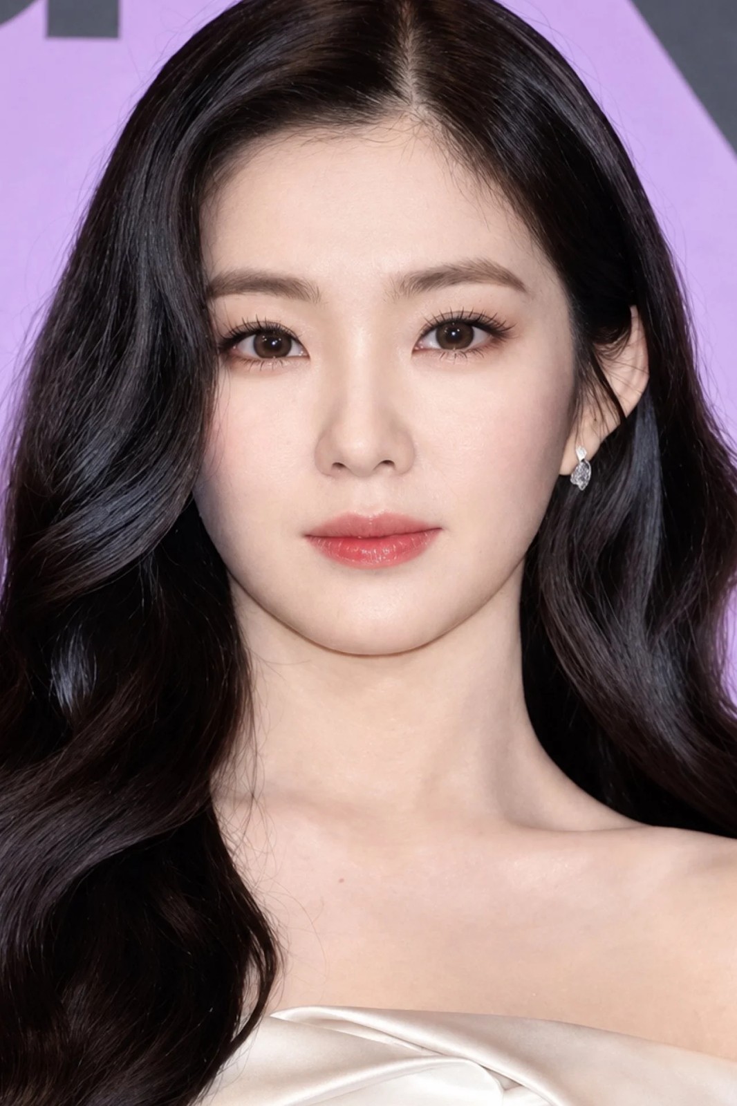 10 Fan Reactions to the Dark Eyebrow Return, From NingNing to MEOVV's Anna