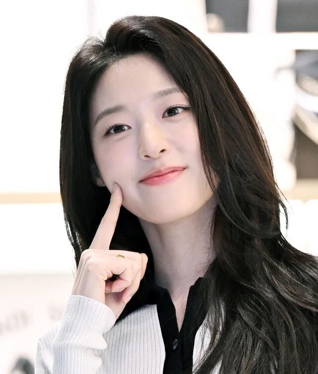 Seolhyun Hits Fendi Launch and Fans Swear Time Stopped at Age 22