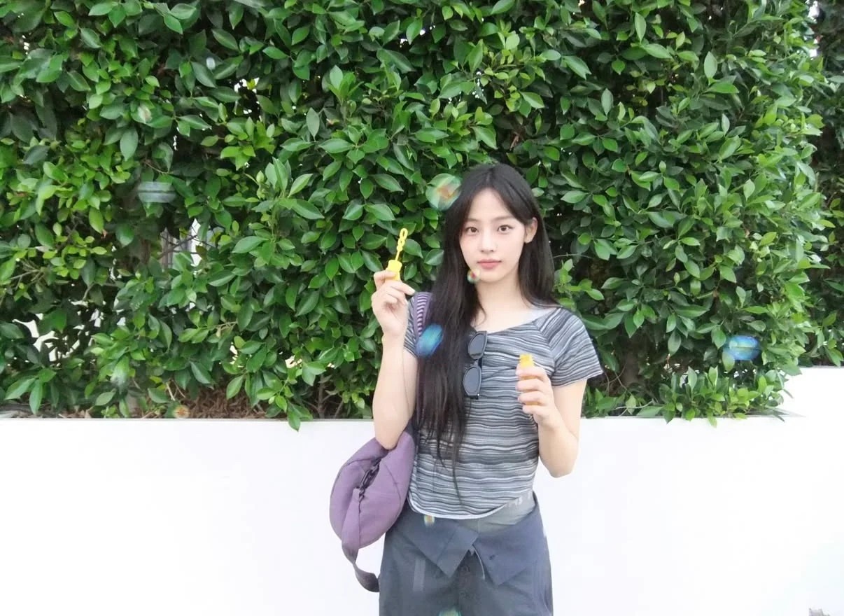 NewJeans Post New Photos for 4th Anniversary, and Fans Still Notice Danielle's Absence