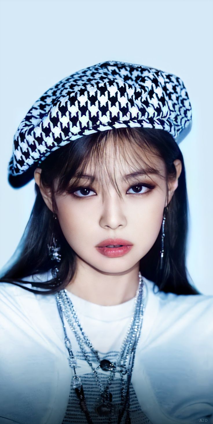 Jennie Posts Cozy Photo With Mystery Man, Face Hidden by a Heart