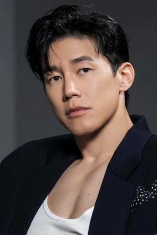 Kim Moo Yul to Hold His First Fan Meeting in 27 Years After Netflix Breakout