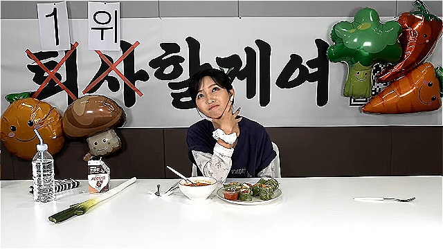 i-dle's Soyeon Tackles Vegetable Mukbang Pledge After Hitting No. 1