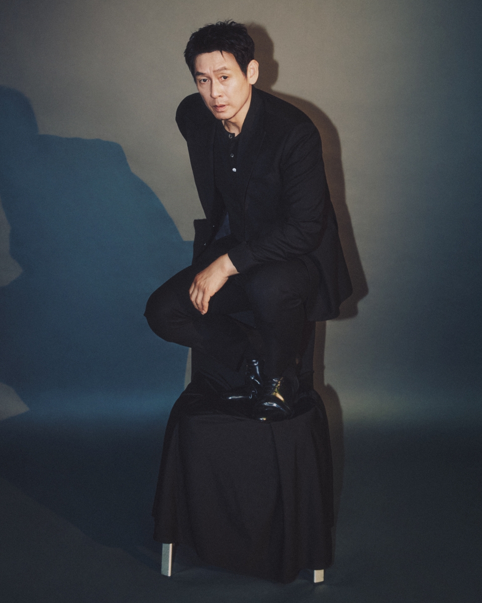 Ryu Jun-yeol's Netflix Thriller Fields Mouse Hits Global Top 5, and He Has Big Plans Beyond Acting