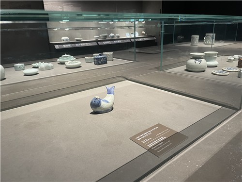 Koi-Inspired Ceramic Crowned Top Prize at National Museum