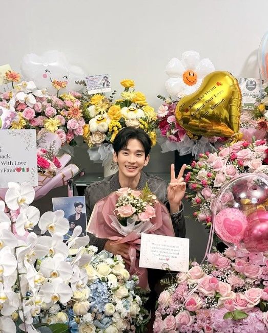 Kim Soo-hyun Returns to the Stage for the First Time in 17 Months, and Indonesian Fans Were in Tears