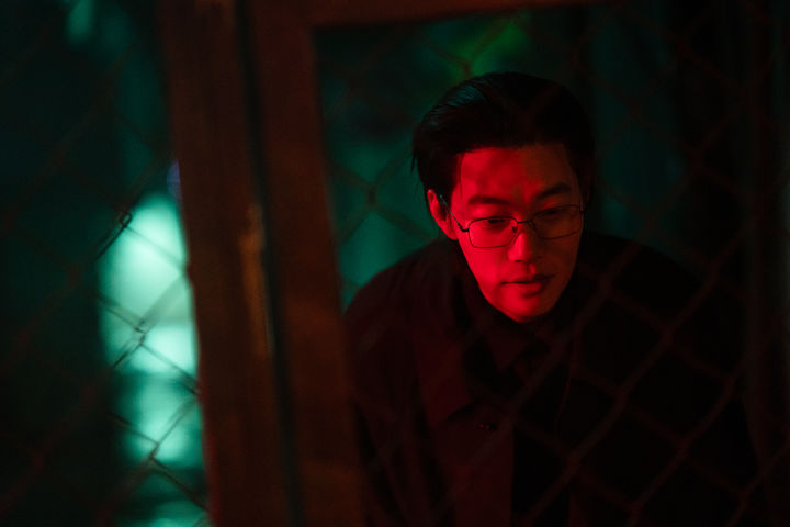 Ryu Jun-yeol and Seol Kyung-gu's Thriller Deulchwi (Mousetrap) Reaches Netflix Global #1 in Its Second Week
