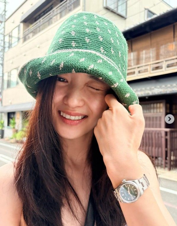 Kim Tae-ri shares rainy-day photos ahead of her next drama