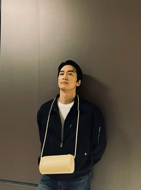 Song Seung-heon posts quiet tribute as Nepal flood death toll passes 800