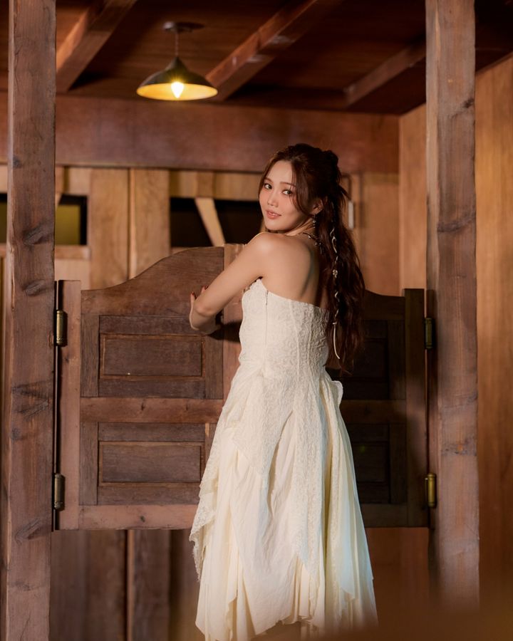 OH MY GIRL's Hyojung Is the Cheerful One, but Her Solo Debut Is About Getting Lost