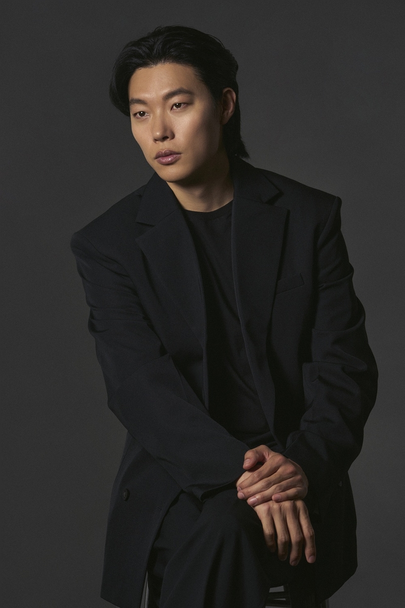 Ryu Jun-yeol's Netflix Thriller Fields Mouse Hits Global Top 5, and He Has Big Plans Beyond Acting