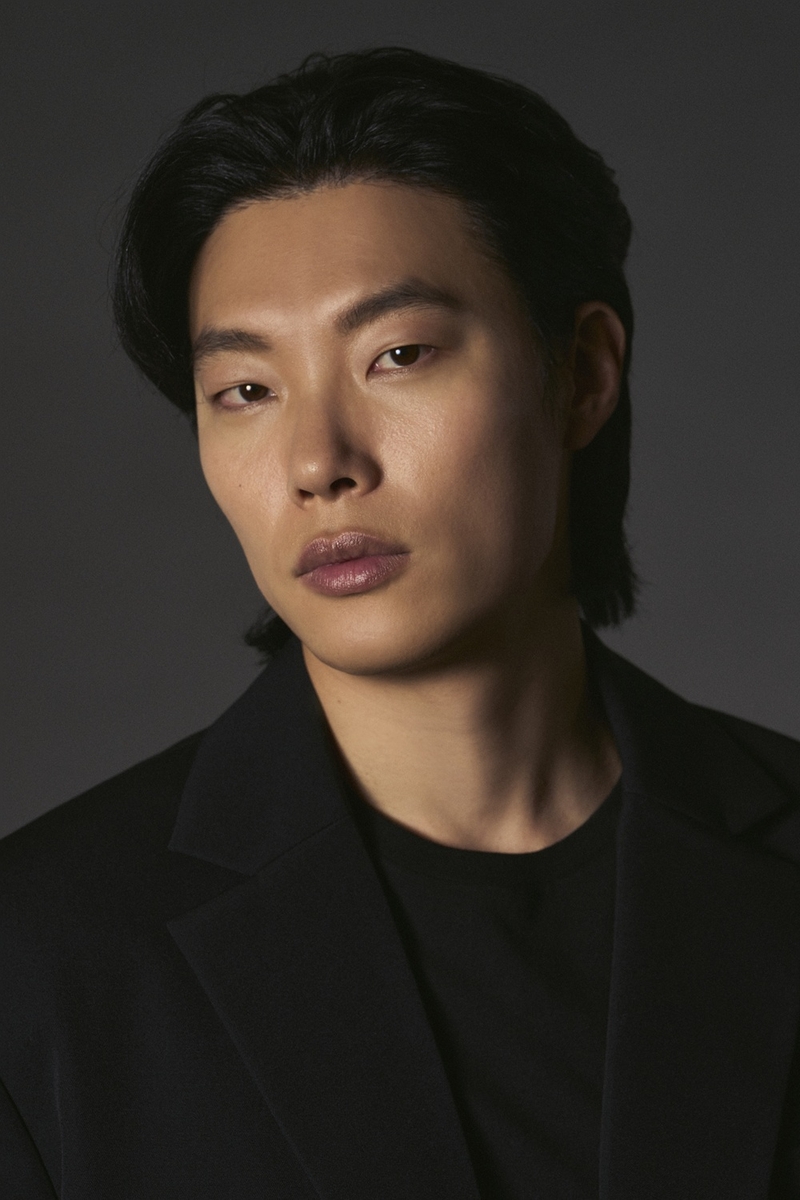Ryu Jun-yeol's Netflix Thriller Fields Mouse Hits Global Top 5, and He Has Big Plans Beyond Acting