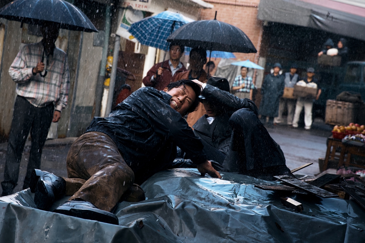 After 16 Million Tickets, Yu Hae-jin Returns to the Big Screen With a Conspiracy Thriller About a Real Assassination Attempt