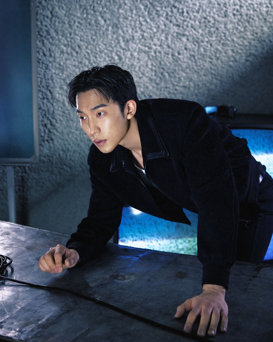 Lee Sang-yi on 'Bloodhounds 2': The Adlib Scene That Made the Director Cry