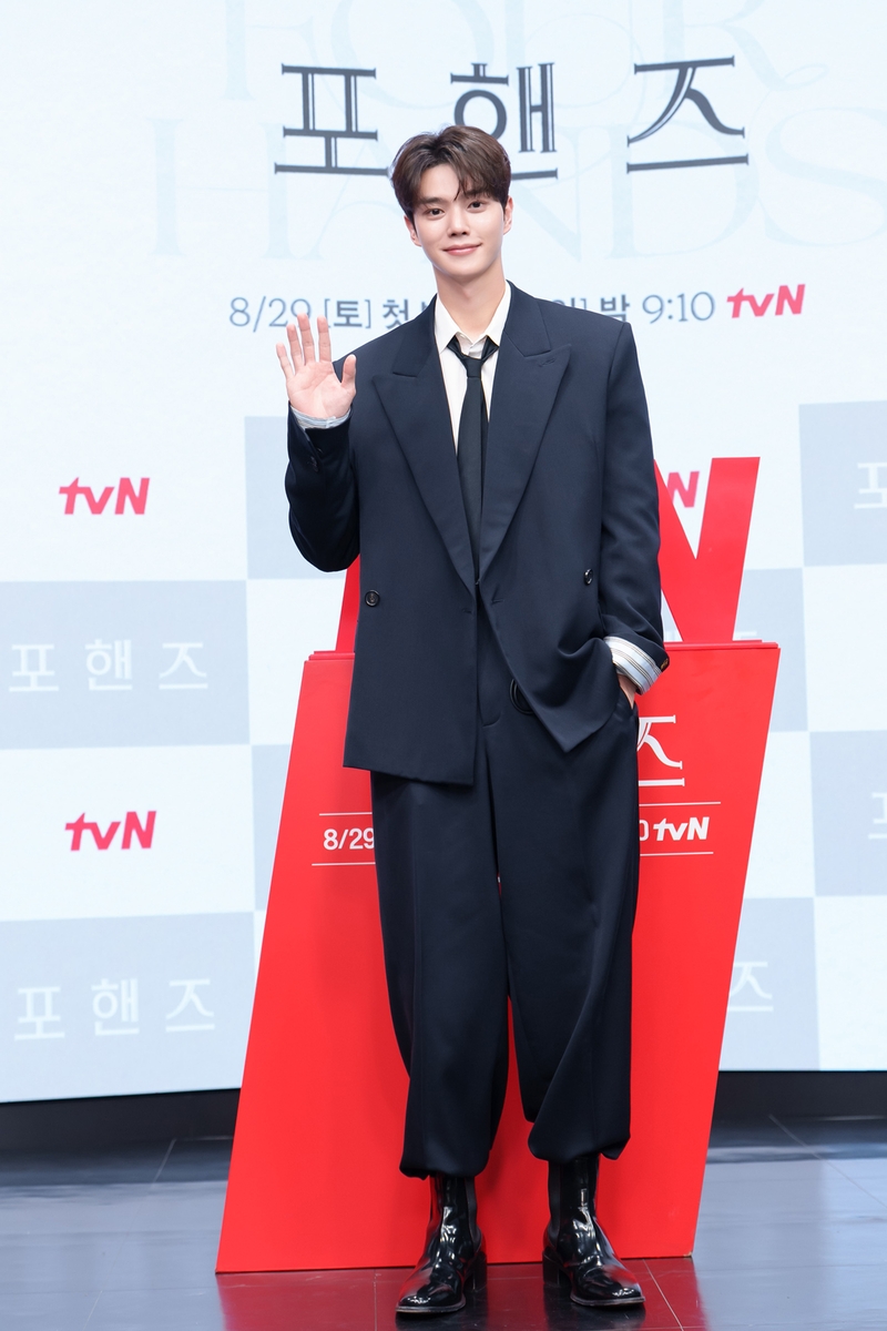 Song Kang Returns From the Military in Piano Drama Four Hands, While Co-Star Lee Jun-young Ships Out