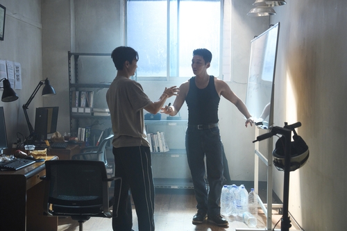 Byun Yo-han Lost 10kg and Wrecked His Voice for Tazza: Song of Beelzebub