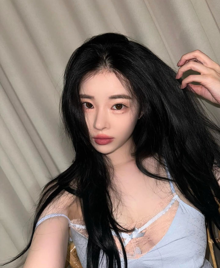 Three Dating Rumors in Six Years: Yoo Hye-won Resurfaces After Seungri's Marriage News