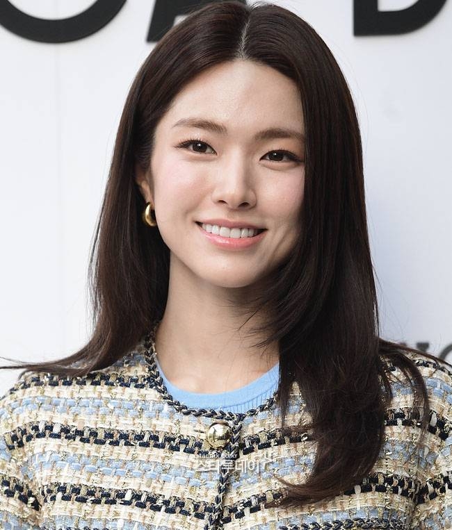 Ha-young's Family Legacy Unveiled: Medical Accomplishments of Her Grandfather Amid Ancestry Allegations