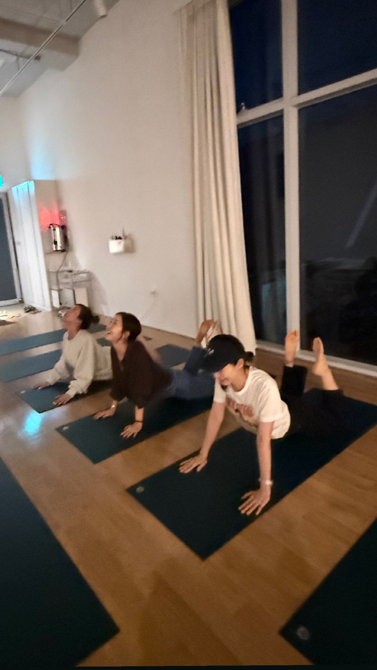 Lee Hyori Fed Her Fin.K.L Members Dinner, Then Taught Them Yoga Class
