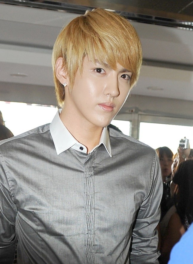 Kris Wu's Viral 'Prison Photo' Is Fake, Edited From 2015 Footage