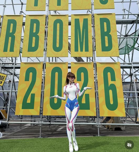 'YN 99': Choi Yena's Custom Suit Was the Unexpected Highlight of Waterbomb Busan