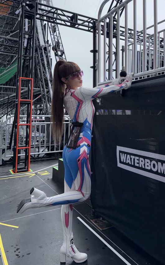 'YN 99': Choi Yena's Custom Suit Was the Unexpected Highlight of Waterbomb Busan