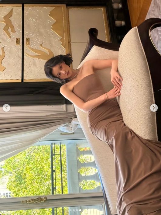 Kim Yoo-jung's Bare-Shoulder Dress Photos Sit Oddly Beside Her Two-Week Fasting Story