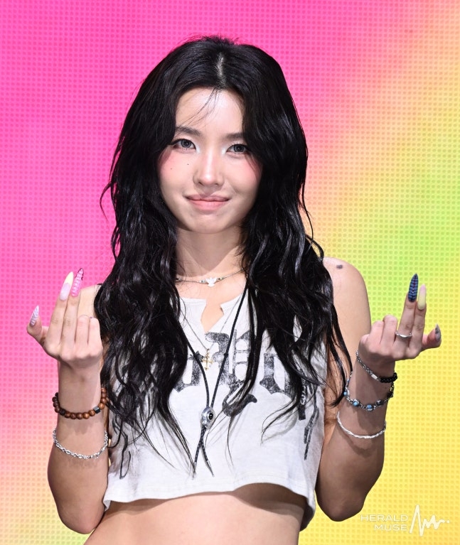 Soyeon's Debut Solo Album Has 8 Tracks and One Very Pointed Message for Cube Entertainment