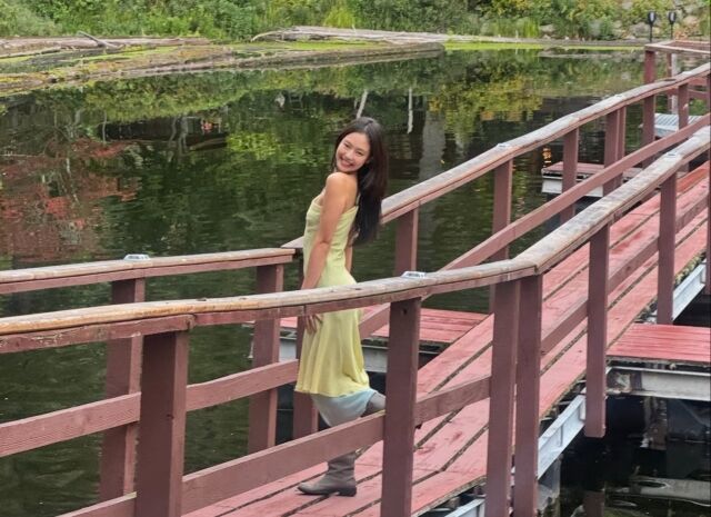 That Was a 1997 Versace Couture Dress Jennie Wore to Her Friend's Wedding