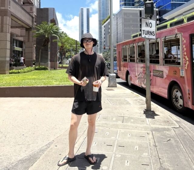 Lee Jong-suk Turns Off Comments After Vacation Photos Spark Appearance Debate