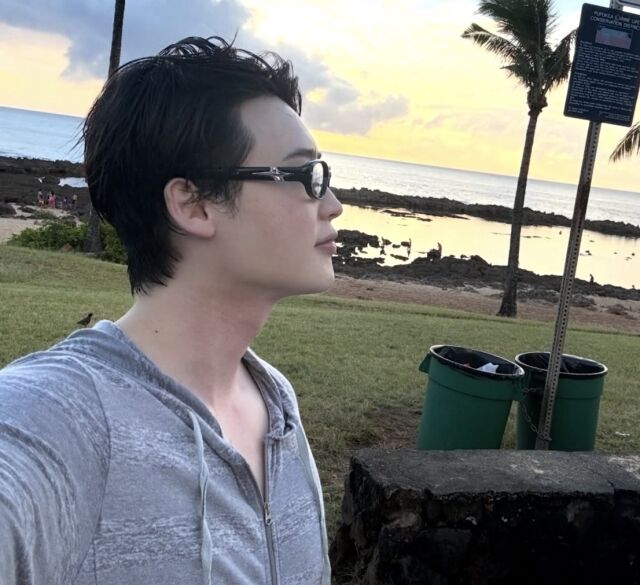 Lee Jong-suk Turns Off Comments After Vacation Photos Spark Appearance Debate