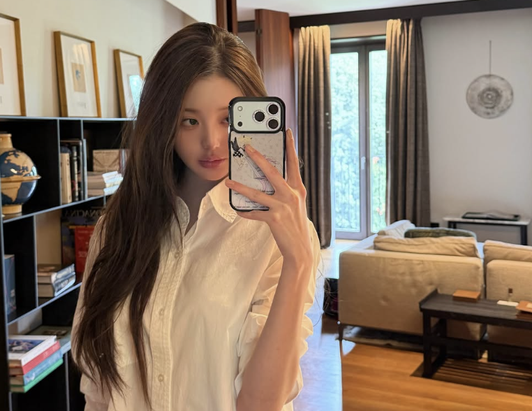 IVE's Jang Wonyoung Goes Makeup-Light in Milan and It's a Whole Different Vibe