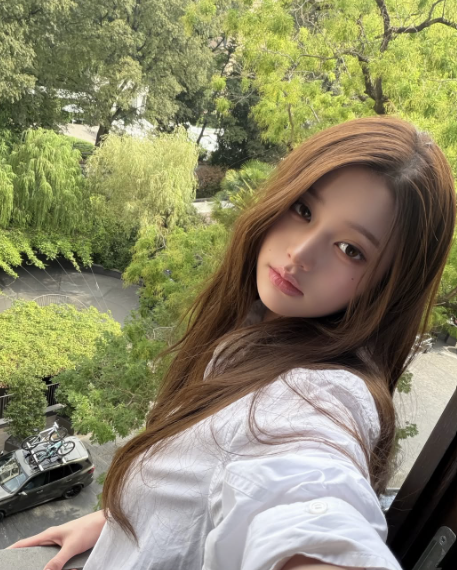IVE's Jang Wonyoung Goes Makeup-Light in Milan and It's a Whole Different Vibe