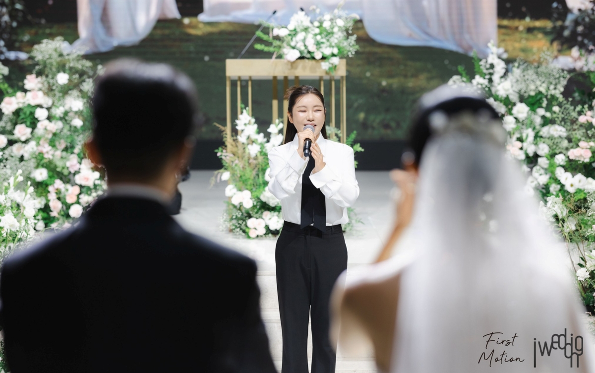 Kim Nahee Weds in 1,000-Guest Ceremony with Lee Chanwon and Song Gain by Her Side