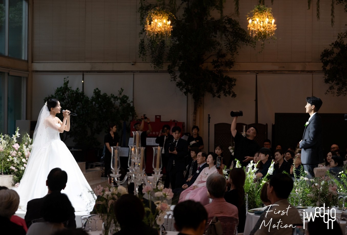 Kim Nahee Weds in 1,000-Guest Ceremony with Lee Chanwon and Song Gain by Her Side