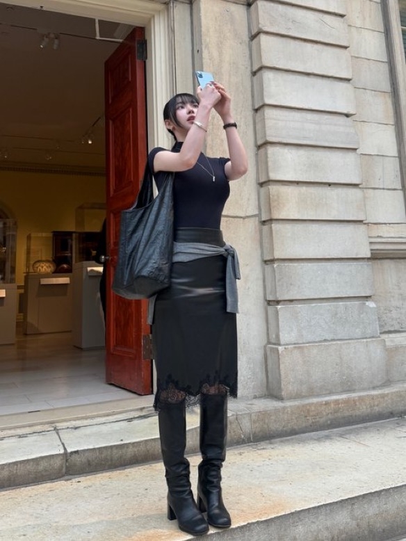 aespa's Karina Ditches Stage Makeup in New York and Fans Can't Handle It