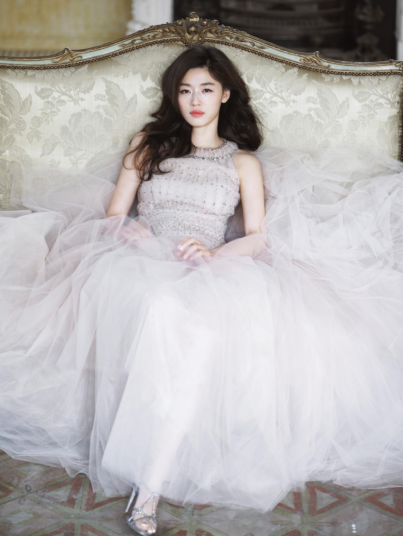 Photographer Releases Unseen Jeon Ji-hyun Wedding Portraits From 2012 Elle Shoot