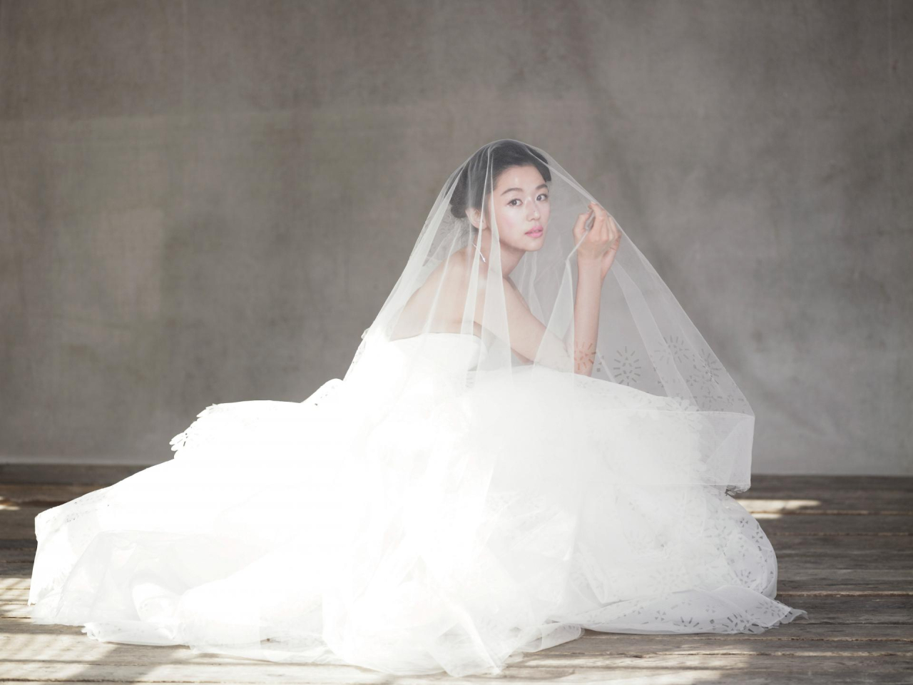 Photographer Releases Unseen Jeon Ji-hyun Wedding Portraits From 2012 Elle Shoot