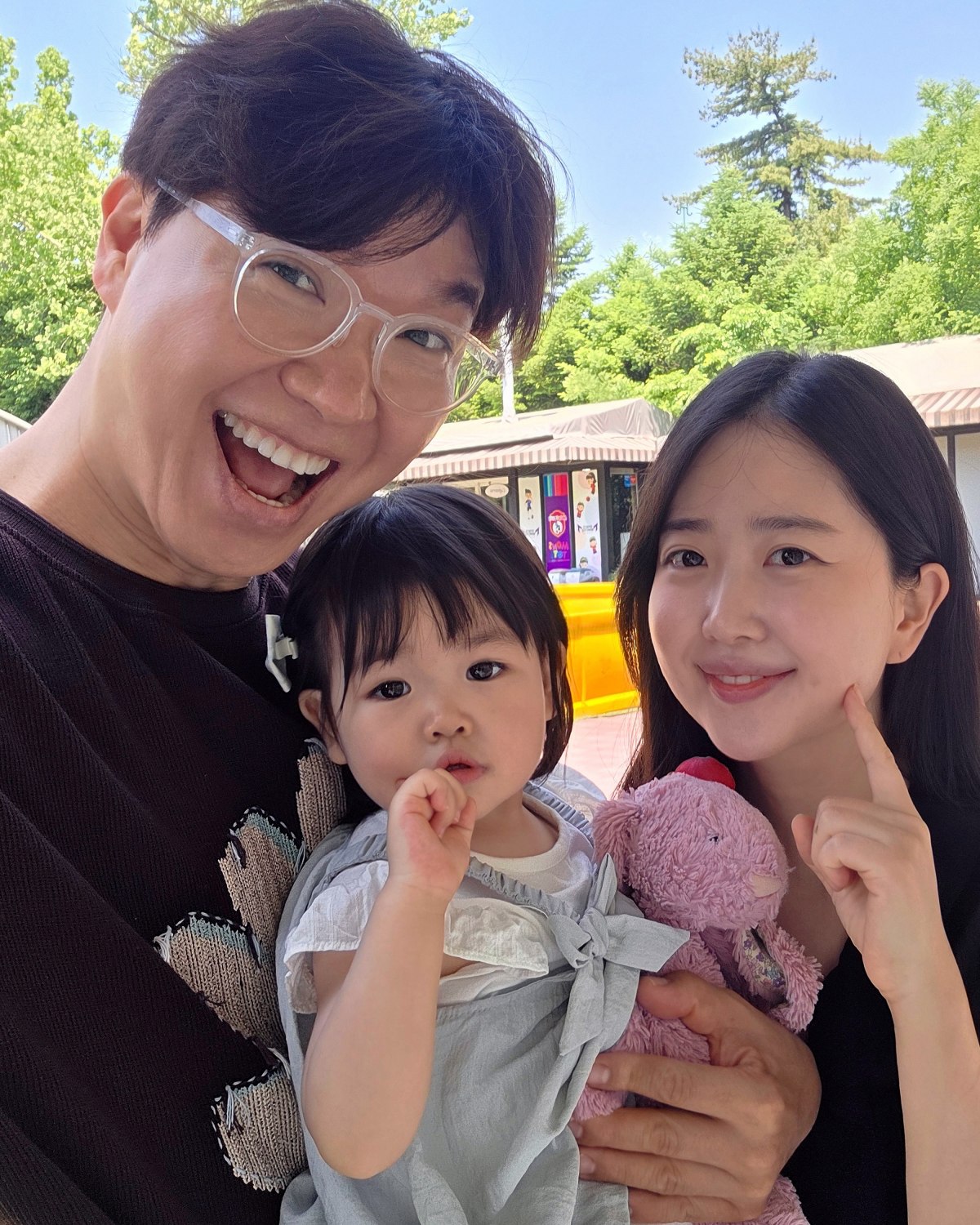 Park Soo-hong apologizes after family's mid-boarding decision delays Guam flight by 70 minutes